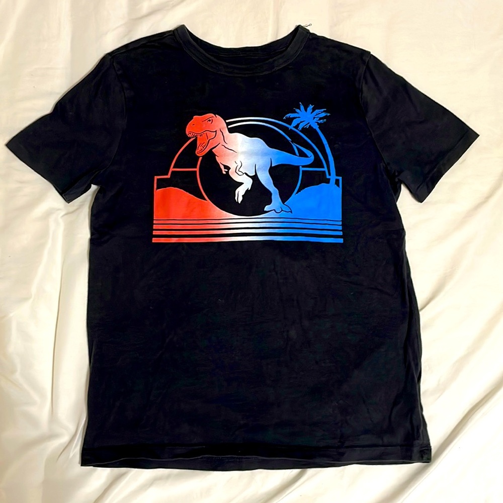 Gap Kids black red white & blue dinosaur graphic tee. Boys youth ages 8-12 (L)